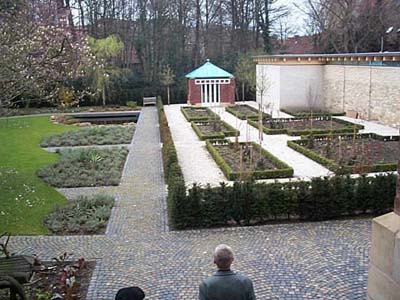 garten.jpg (42177 Byte)