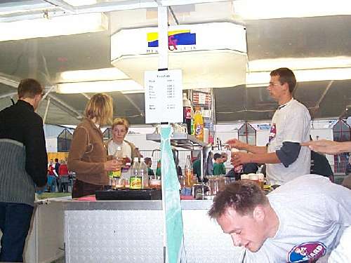 7823theke1.jpg (30086 Byte)
