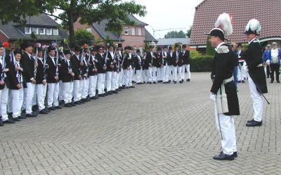 antretenkoen.jpg (31908 Byte)
